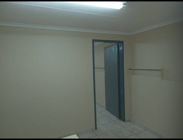 192M² FACTORY TO LET IN JET PARK